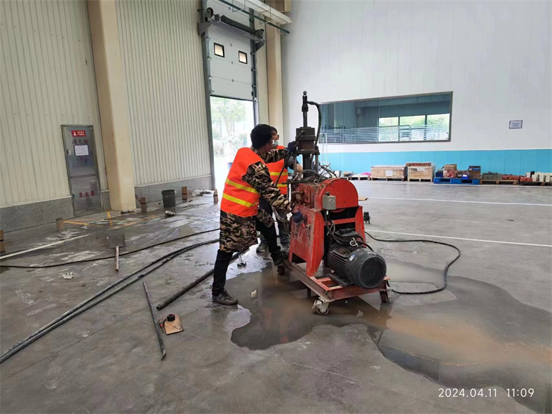 龙城厂房地面下沉塌陷注浆加固施工